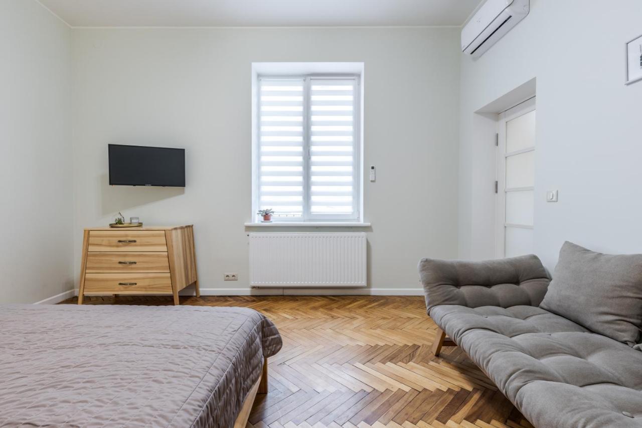 Inshiapartments On Teodora Square Лвив Екстериор снимка