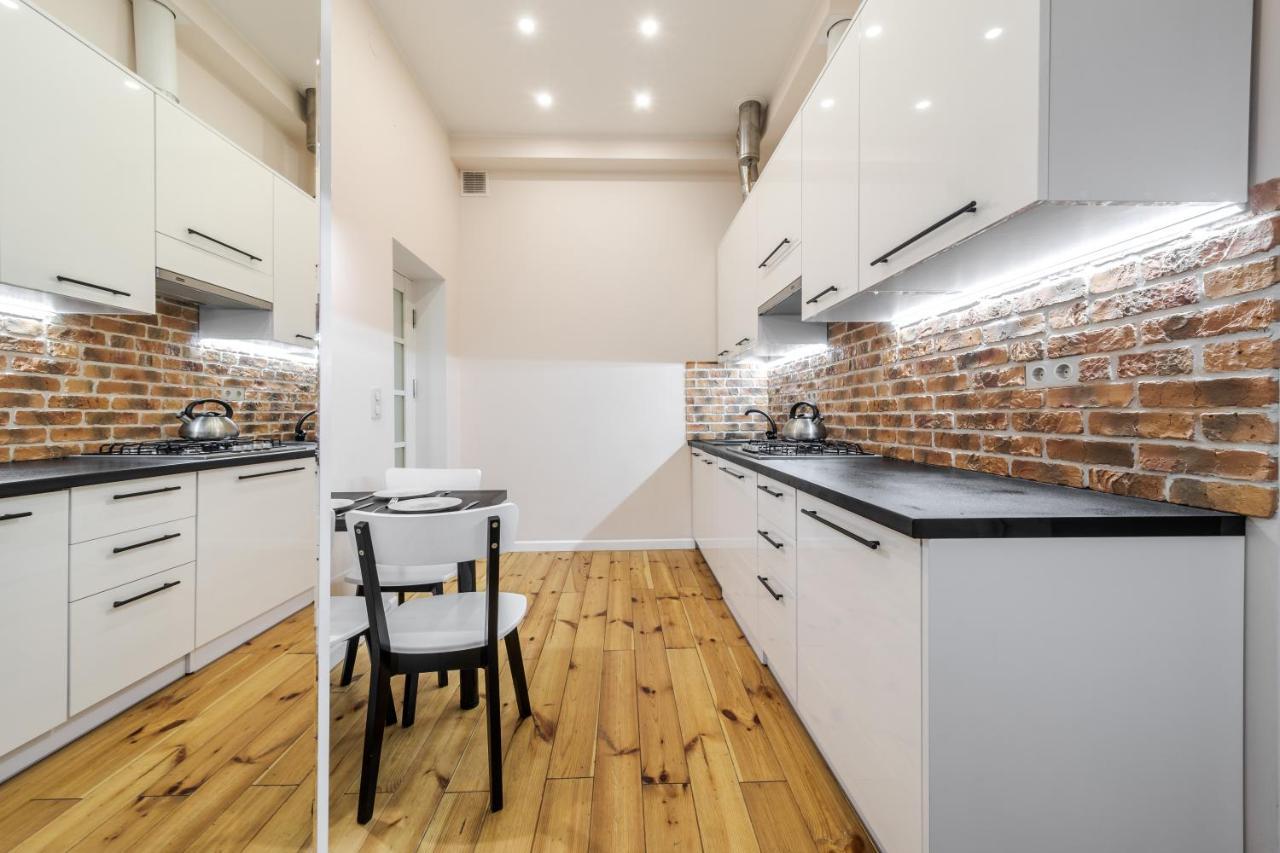 Inshiapartments On Teodora Square Лвив Екстериор снимка