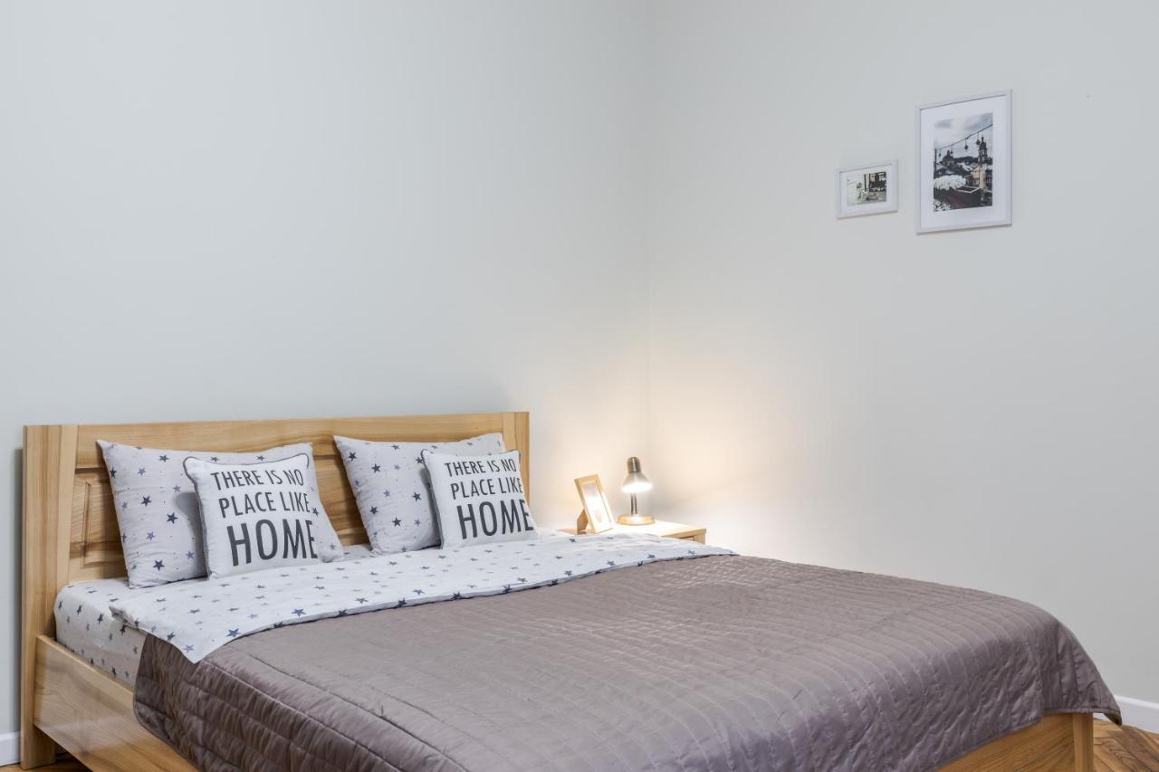 Inshiapartments On Teodora Square Лвив Екстериор снимка