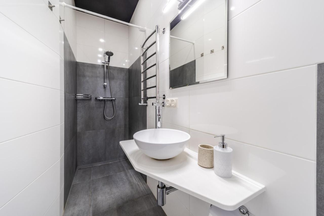 Inshiapartments On Teodora Square Лвив Екстериор снимка